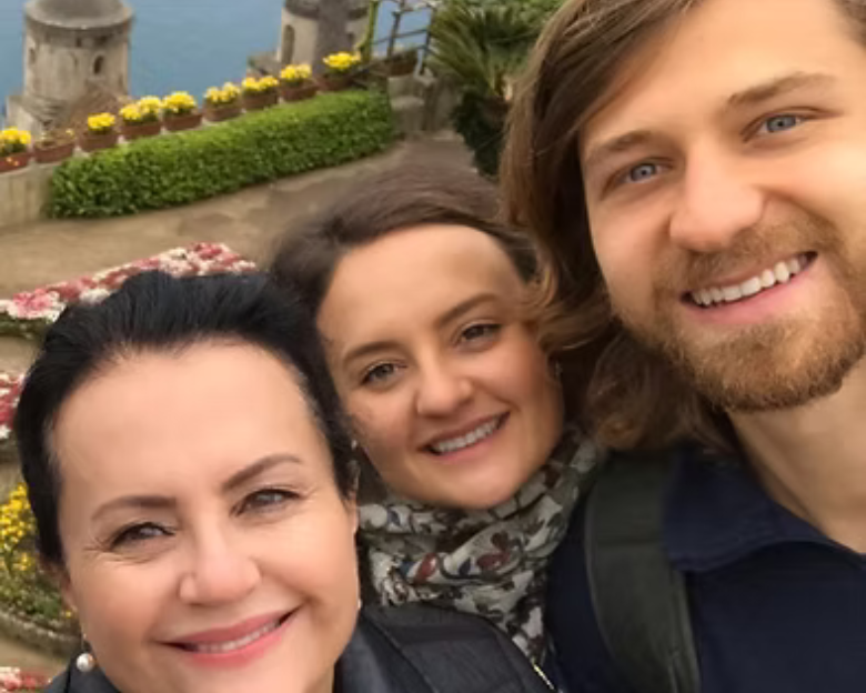 COSTA AMALFITANA (Itália) - Maria, Carolina e Gabriel, rodaram de carro pela Costa Amalfitana, Calábria e Sicília.